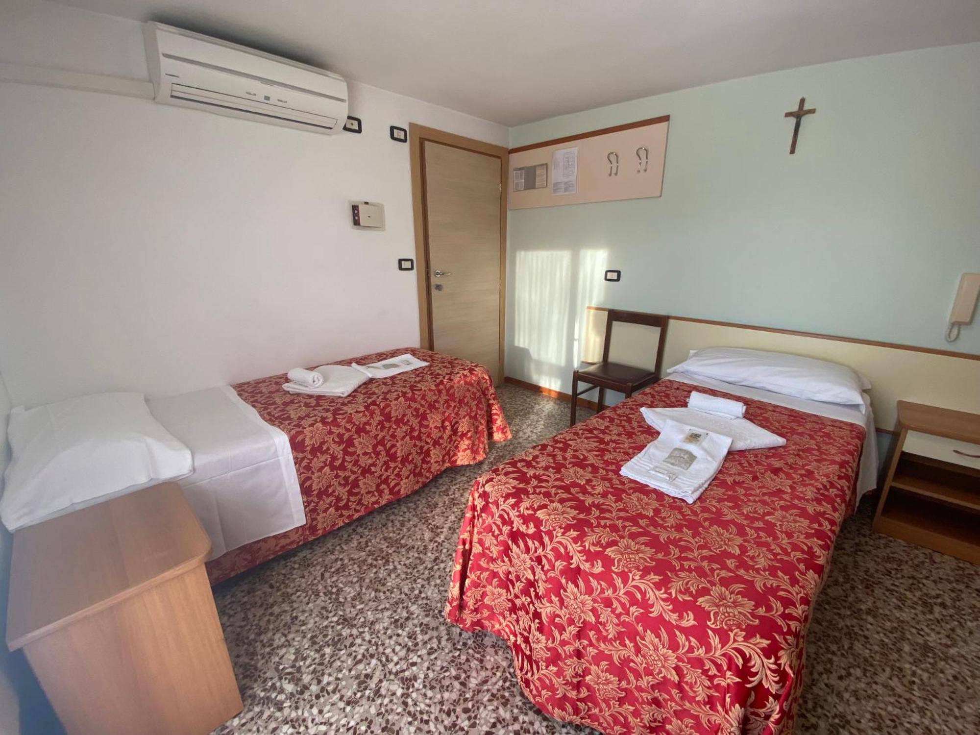 Hotel Nanni Garni Rimini Pokoj fotografie